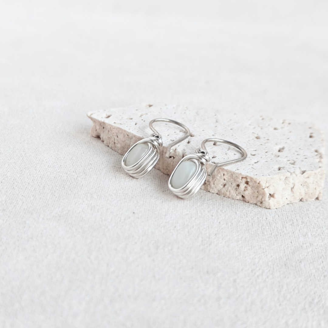 עגילים תלויים שחר ניו ג'ייד