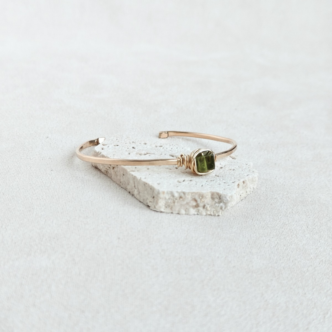 צמיד קשיח פז פרידוט