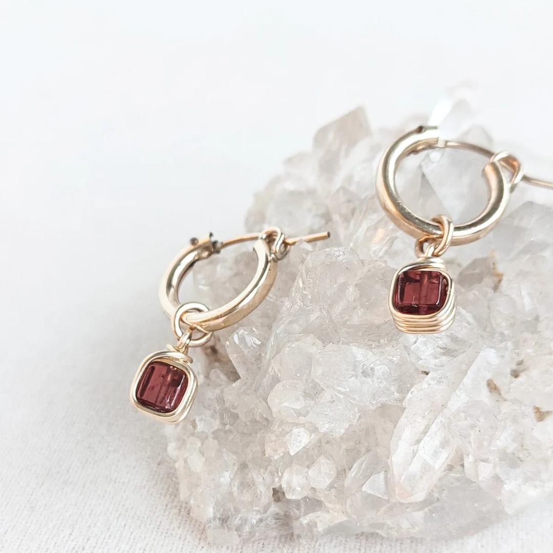 עגילי חישוק פז גרנט אדום