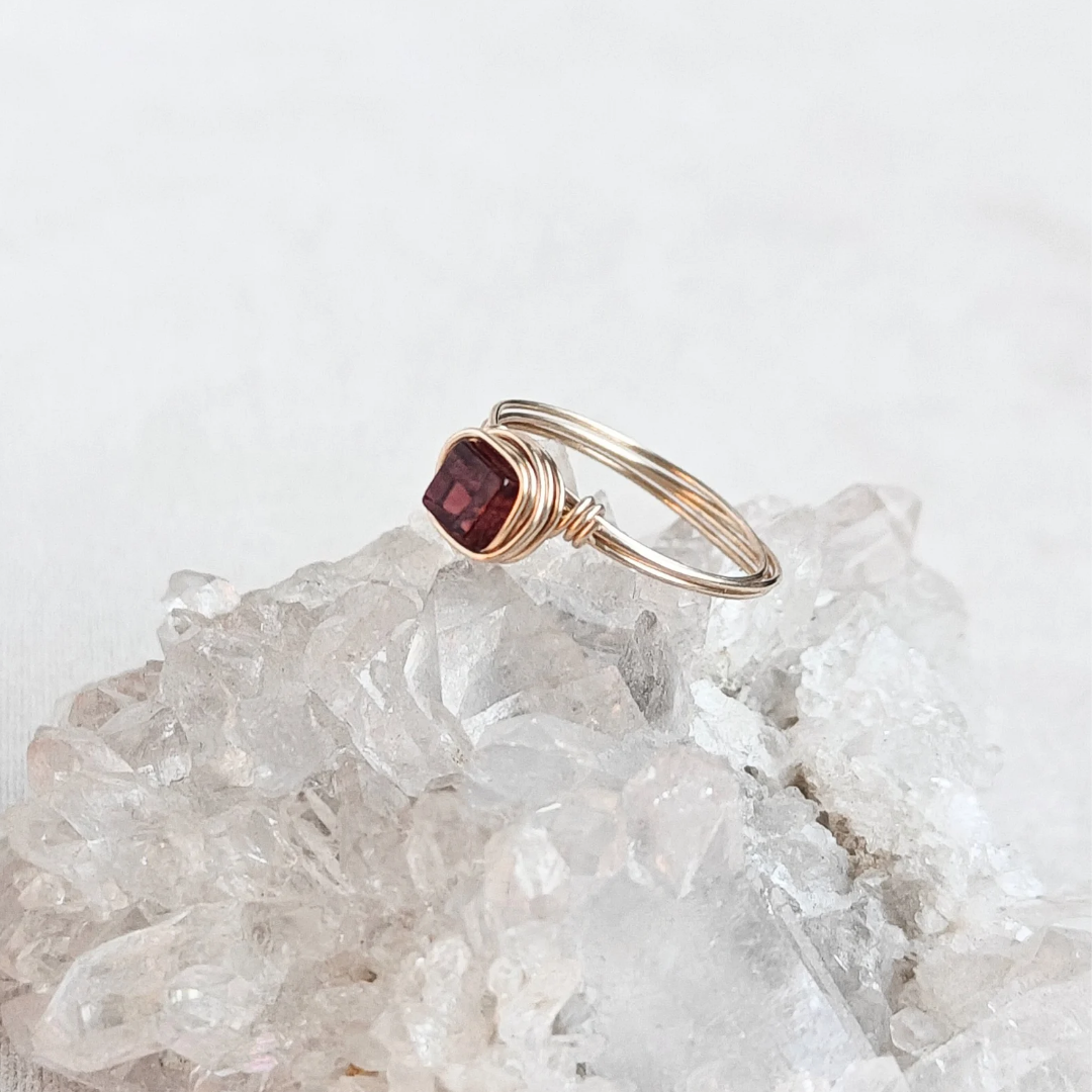 טבעת פז מיני גרנט אדום