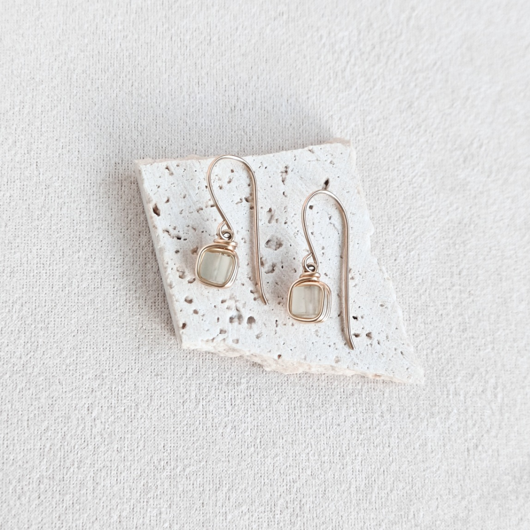 עגילים תלויים פז ניו ג'ייד