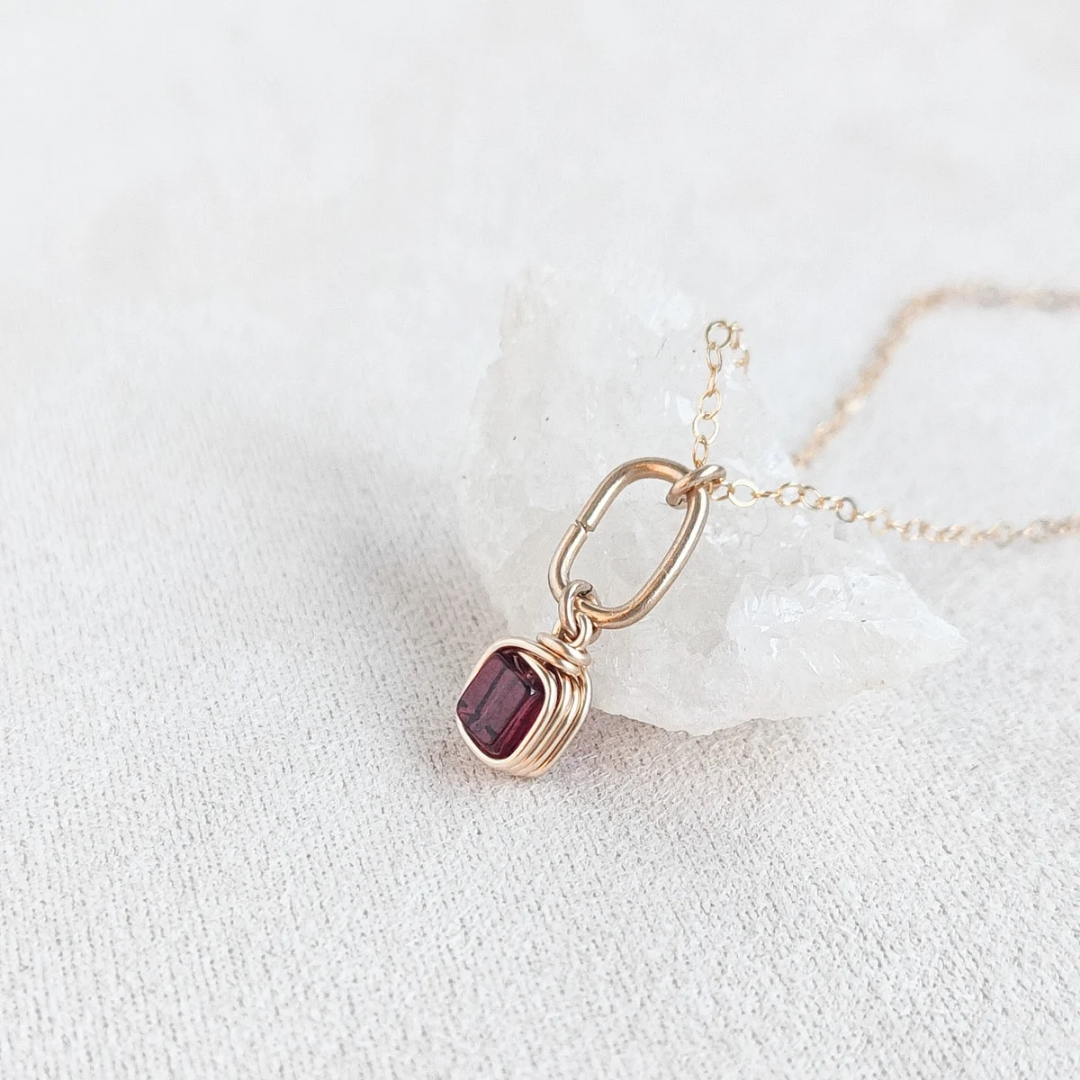 שרשרת פז אובלית גרנט אדום