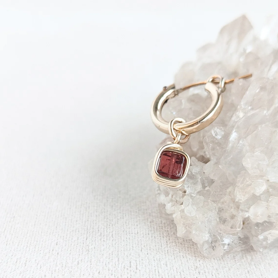 עגילי חישוק פז גרנט אדום