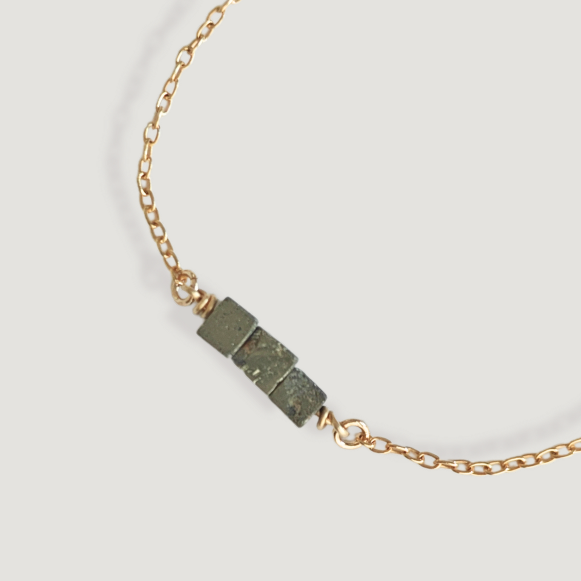 צמיד קרן לינארי פיריט