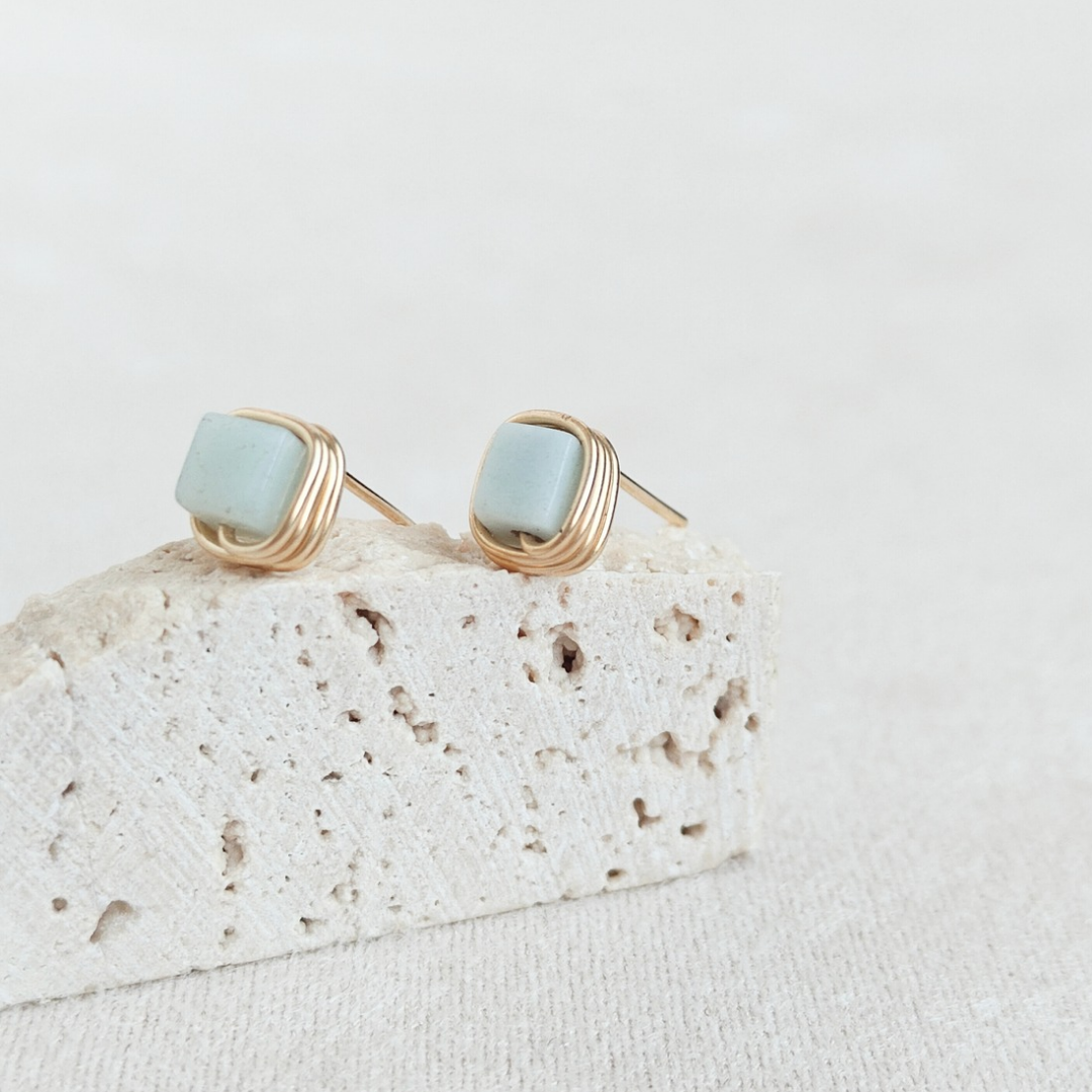 עגילים צמודים פז אמזוניט