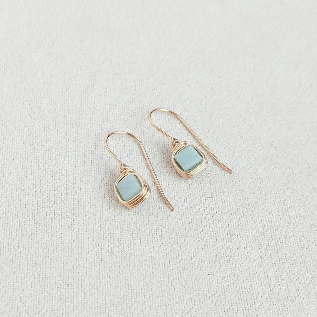 עגילים תלויים פז אמזוניט