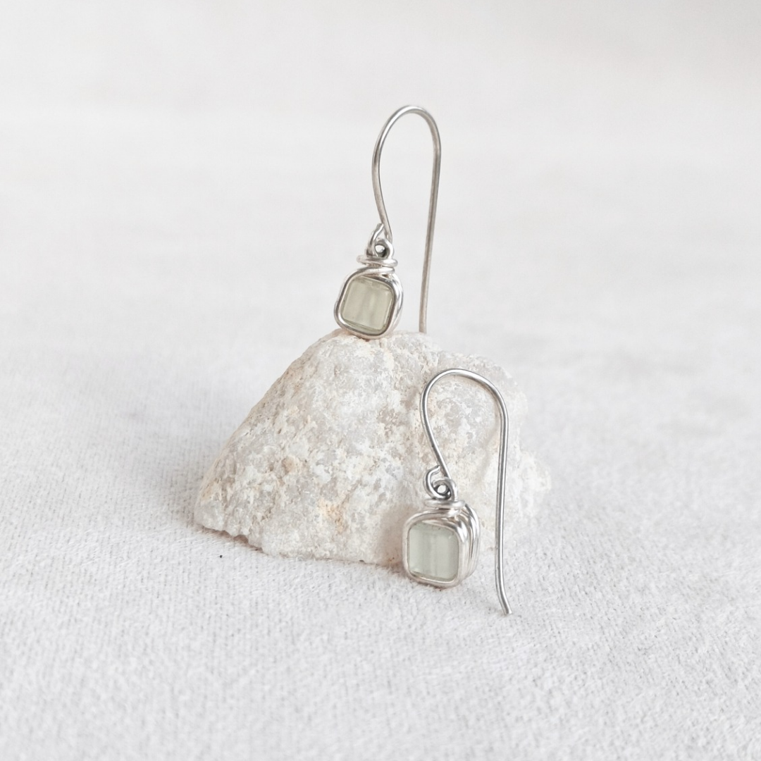 עגילים תלויים פז ניו ג'ייד