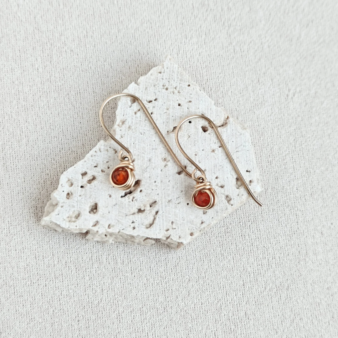 עגילים תלויים בר גרנט כתום