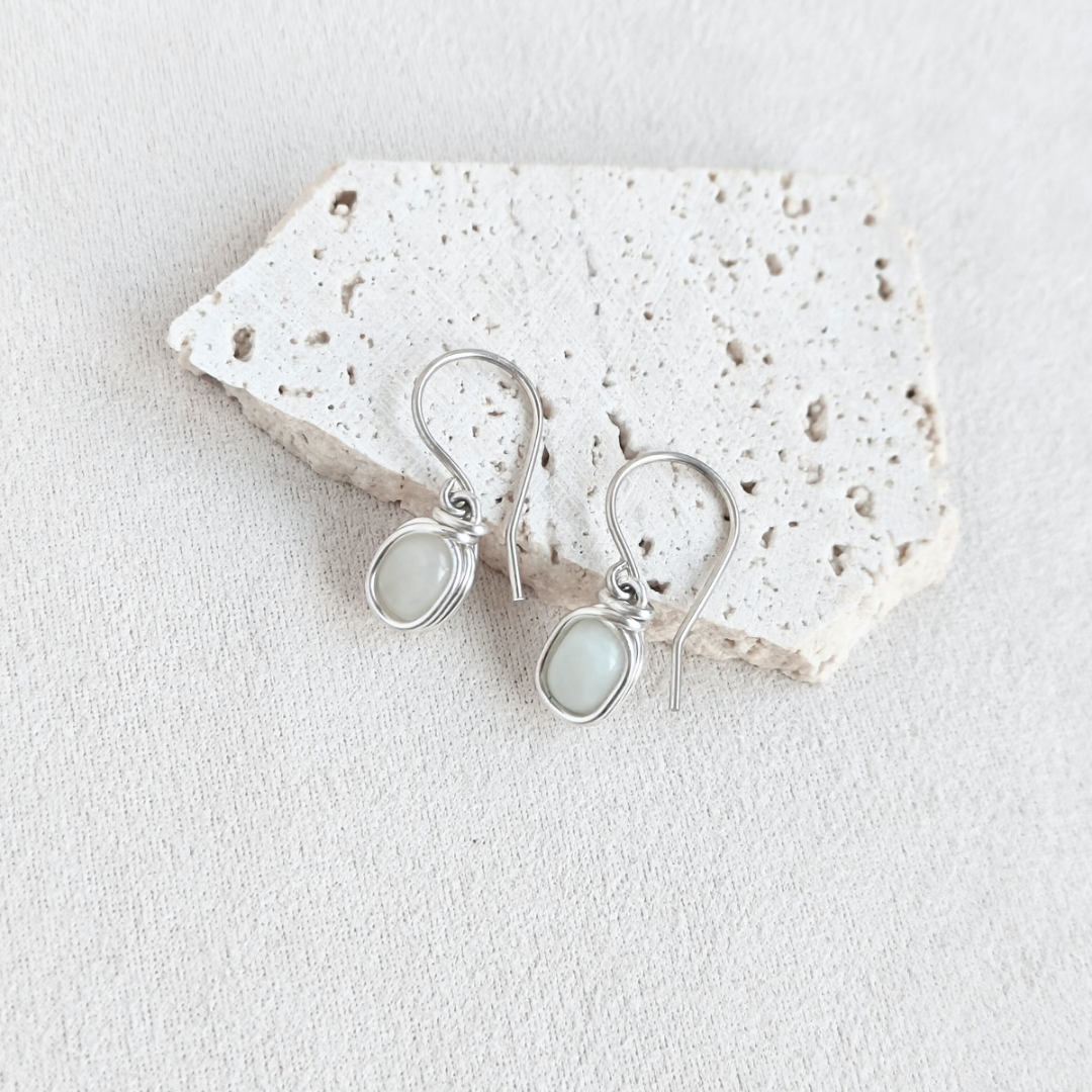 עגילים תלויים שחר ניו ג'ייד