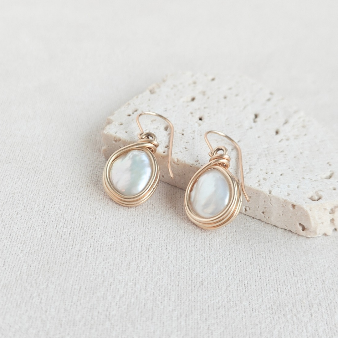 עגילים תלויים סהר פנינה