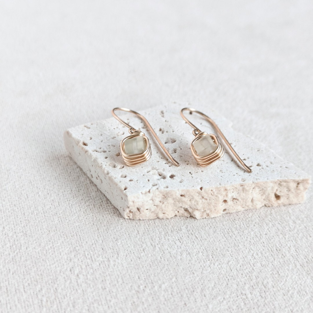 עגילים תלויים פז ניו ג'ייד